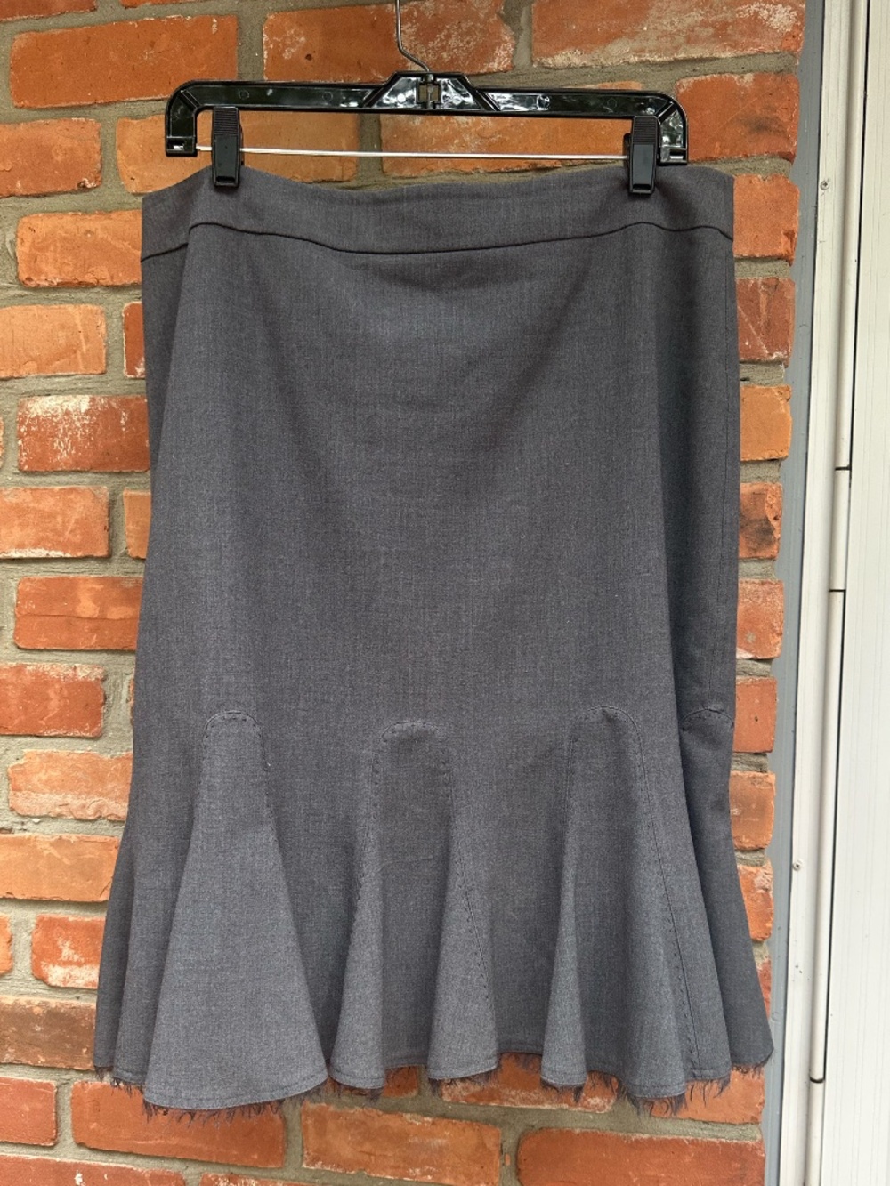 Tahari Women’s Size 12 Gray Pencil Skirt Flare Pleats Knee Length Lined